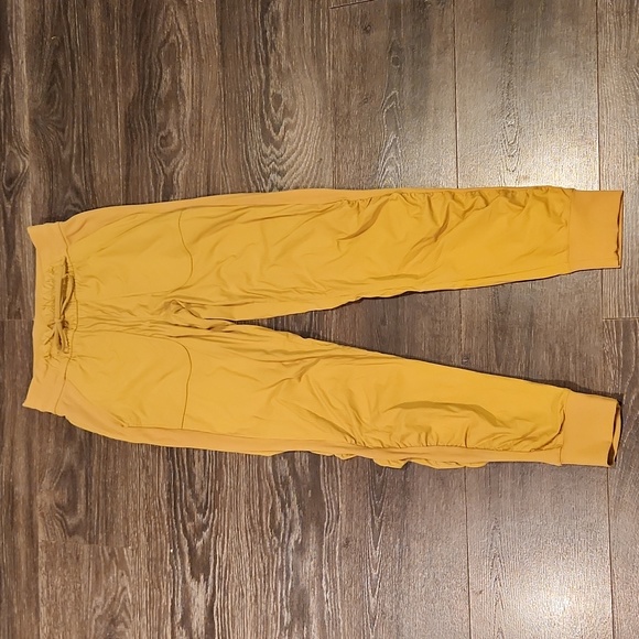 ❤️ LULULEMON BEYOND THE STUDIO HIGH RISE JOGGERS IN GOLD BUFF, 4 - Picture 5 of 11